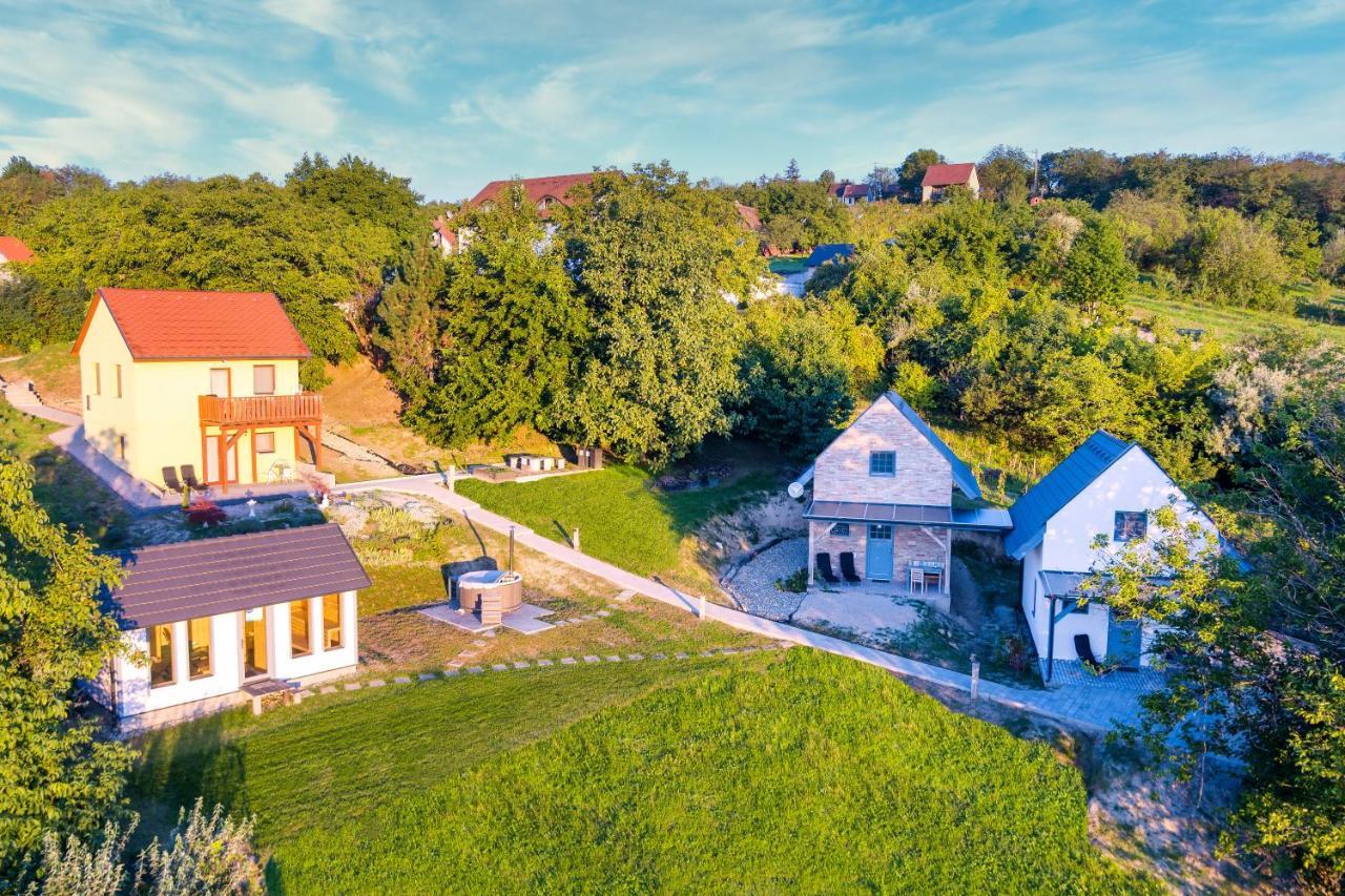 Отель Borarium Vendeghazak - Zenit Haz Pazmand Экстерьер фото